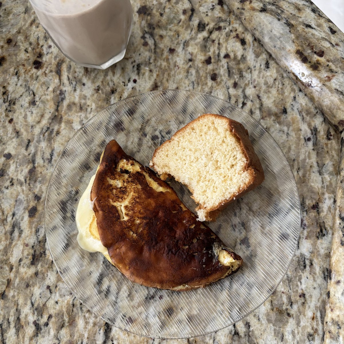 cafe dioji
omelete com queijo pq queria comer bolo
experimentei o whey de cappuccino da growth GENTE QUE DELICIAAA ESSE