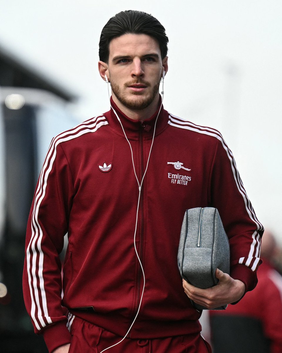 Arsenal's tweet photo. On Rice’s 300 Premier League appearances:

💬 “To achieve that number so young and at the level that he is playing, it is very difficult to achieve. [It’s] his consistency, the quality he has and the hunger that he has every day to get better. https://t.co/gH60YhM3vA