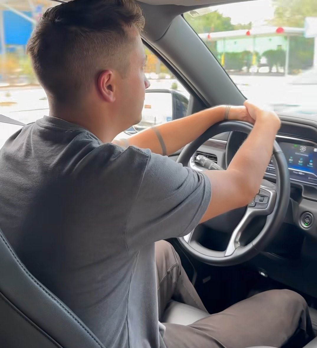 chicos miren mi uber, espero que sepa conducir muy bien y que siempre usa las luces direccionales