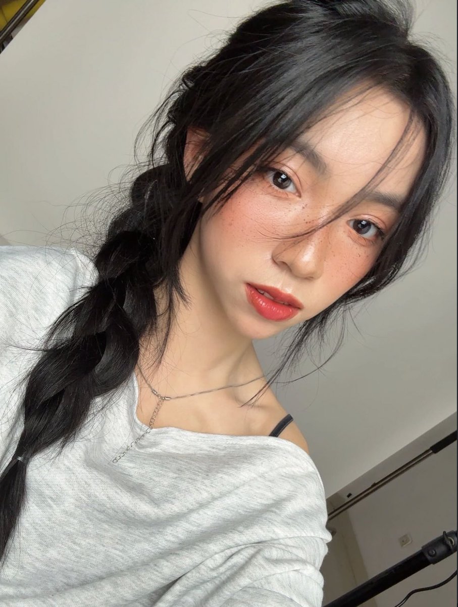 auralume's tweet image. 