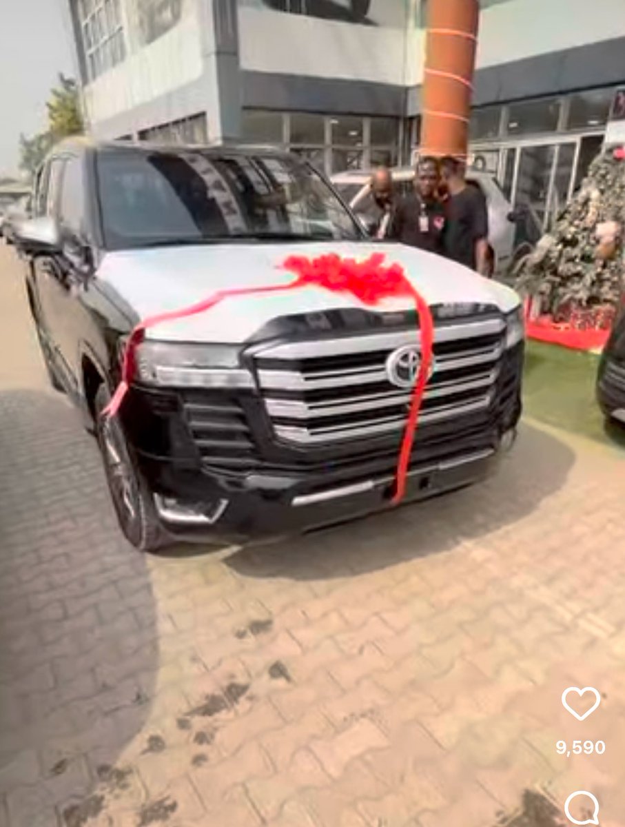 Peace Ighodaro💛 tweet media