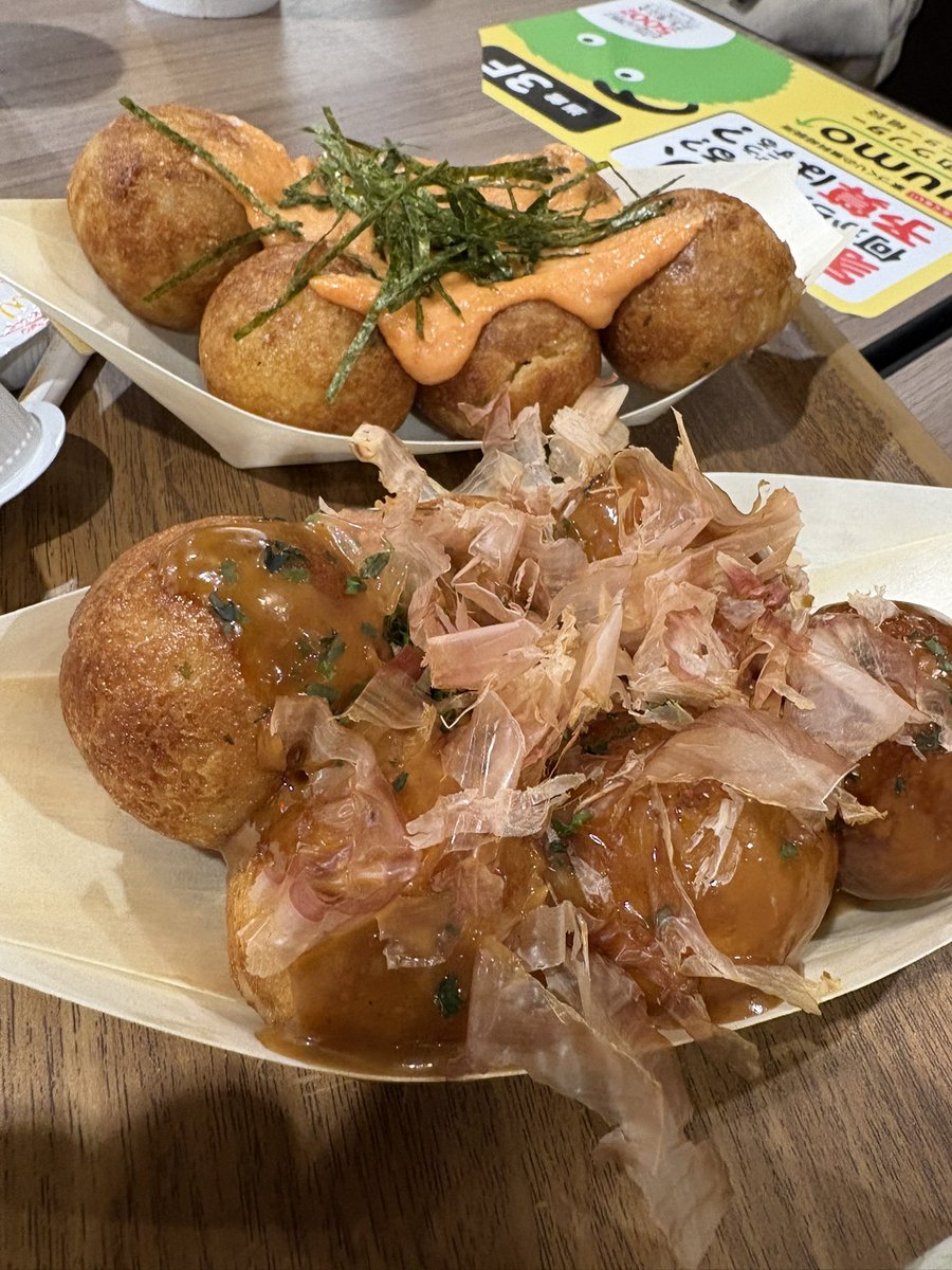 maamiomao's tweet photo. 父母とま⭐︎と一緒に和歌山県有田市まで行って、海鮮丼食べてきたー！
こう見えて、ま⭐︎は国試前💦大丈夫か？！
お刺身の一つひとつがめちっちゃ美味しすぎた！！
混むと言われたのでお昼前に行って食べたので、
おやつに和歌山イオンでたこ焼きシェアしたのも美味しかった！！ https://t.co/2y1aOebUkN