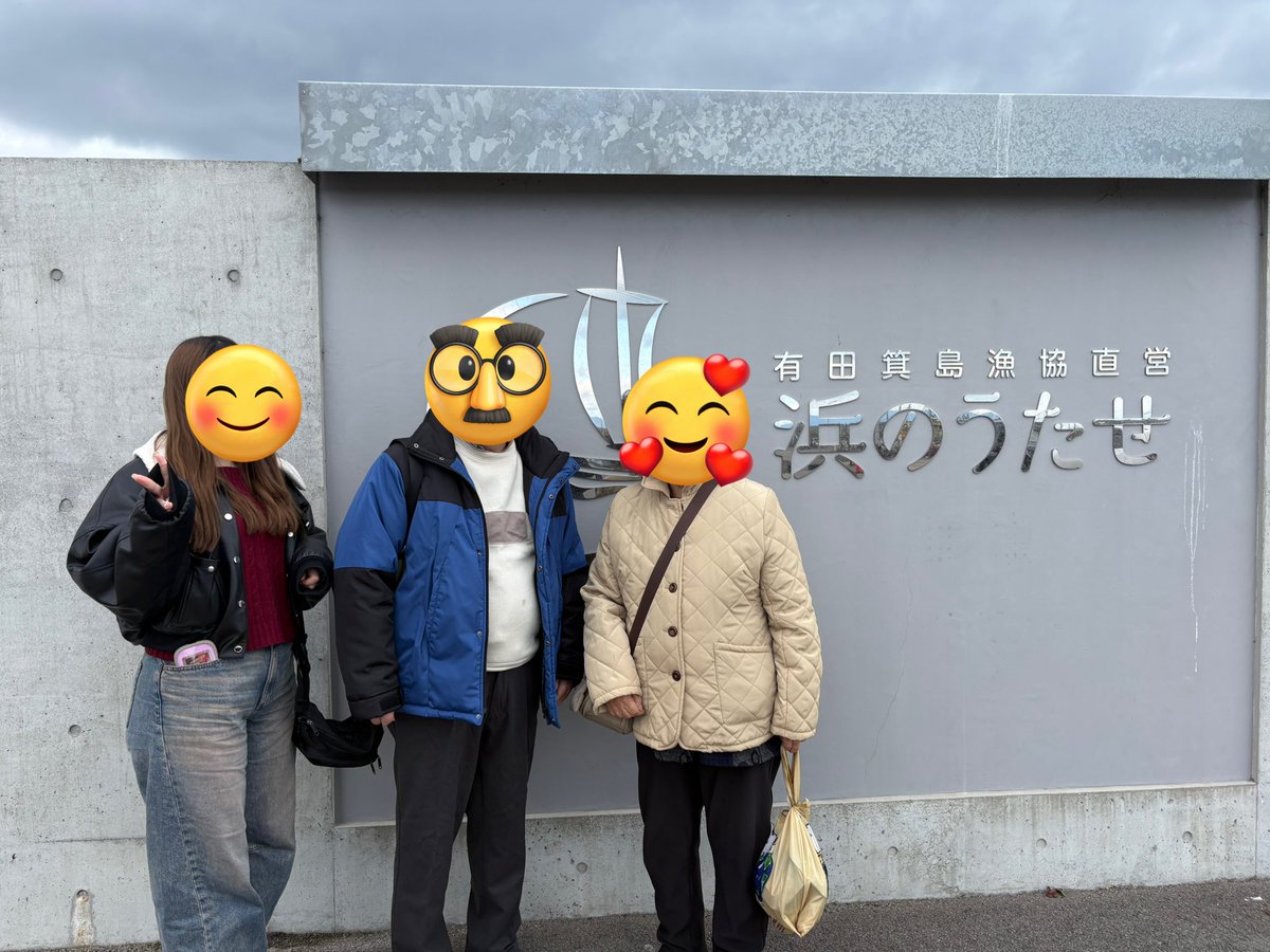maamiomao's tweet photo. 父母とま⭐︎と一緒に和歌山県有田市まで行って、海鮮丼食べてきたー！
こう見えて、ま⭐︎は国試前💦大丈夫か？！
お刺身の一つひとつがめちっちゃ美味しすぎた！！
混むと言われたのでお昼前に行って食べたので、
おやつに和歌山イオンでたこ焼きシェアしたのも美味しかった！！ https://t.co/2y1aOebUkN