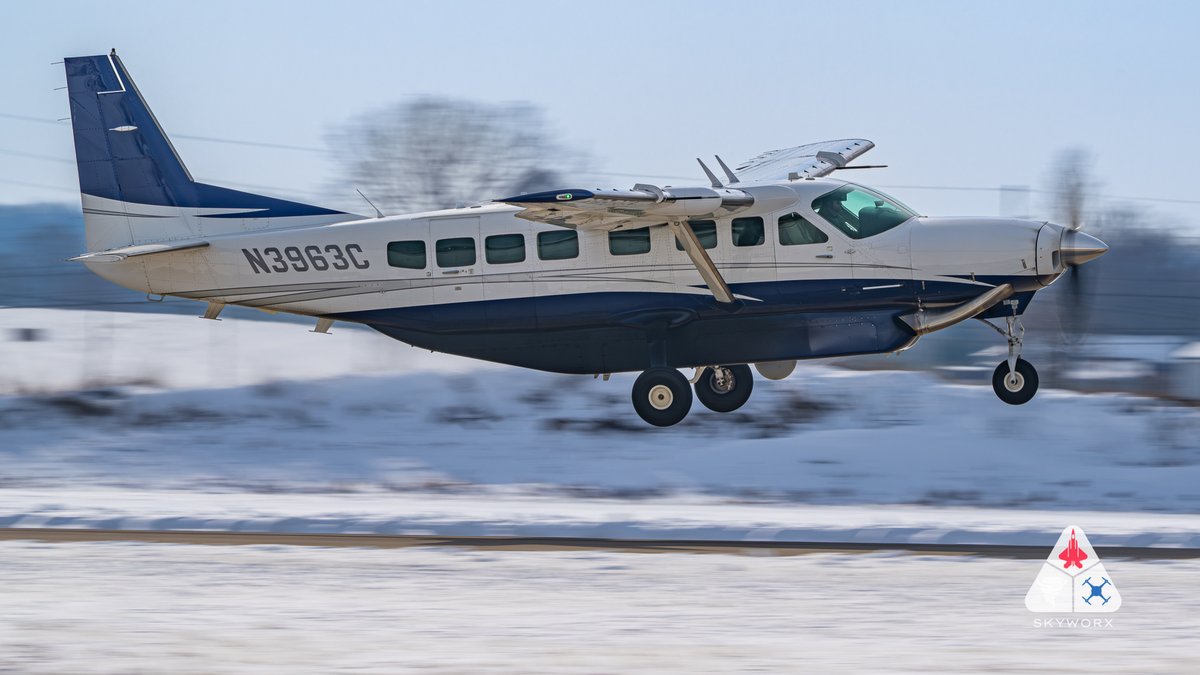 Skyworx_Media's tweet image. I think one really cool ass airplane is a Cessna C208 Caravan.  Lots of power, holds 12 peeps with luggage and 1200-mile range.  It's jumpable and you could drop watermelons or shoot rockets if you wanted.

#aviation #avgeek #planespotter #vacation