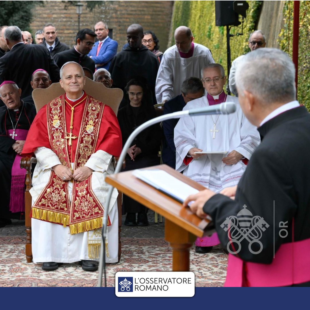 #PapaLeoneXIV #LeoneXIV 
Un angolo di Perú nei Giardini vaticani
Benedetti da Leone XIV un mosaico della Vergine Maria e una statua di santa Rosa da Lima
osservatoreromano.va/it/news/2026-0…