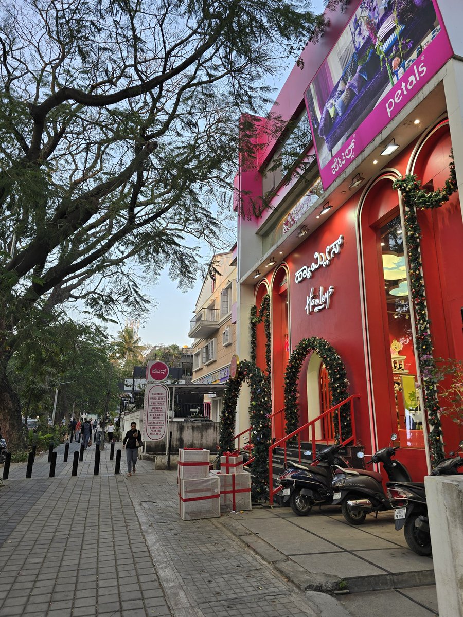 NotaSarma's tweet photo. One stroll in Indiranagar can fix everything https://t.co/IZZIHef8cf