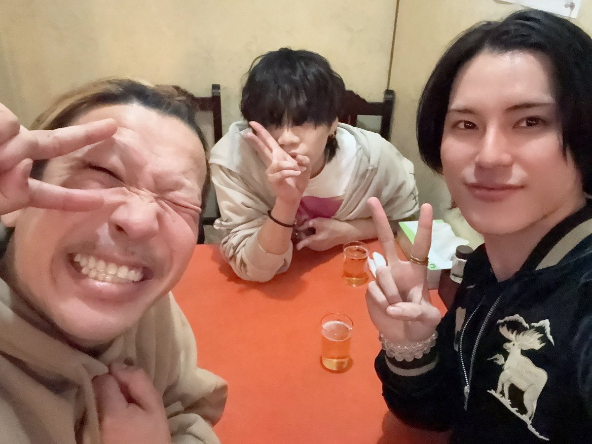 兄貴の「二十五億秒トリップ」拝見させて頂きました。

ネタバレ控えるので本当ざっくり…
戯曲と演出が流石流司くん。ストレス無し。効果的。根幹にあるテーマは身近かつ本質。

とても考えさせられるしエンタメ性にも富んだ素晴らしい作品でした。

絶対またご一緒する流司くんと、うえきやさんと🍻