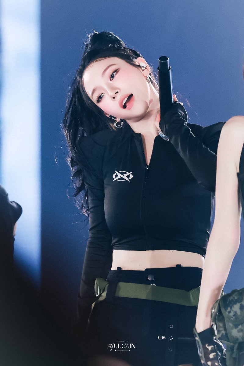 meisttokki's tweet photo. god ponytail karina 😩 https://t.co/qh3IOo0kJI