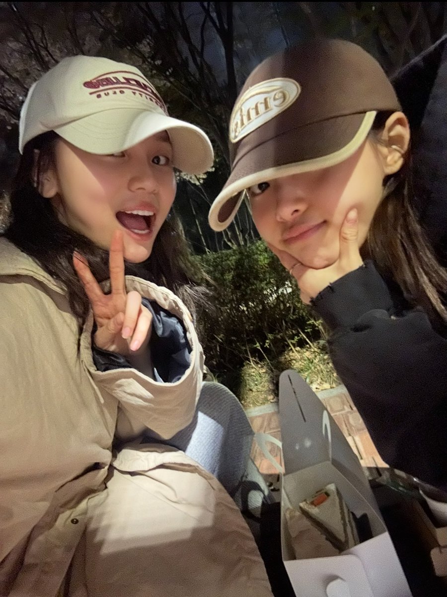 GFS_backup's tweet photo. [PIC] 260131 - Umji (ummmmm_j.i) post with Chuu

🐹Chuu Can Do It Chuu Chuu Chuu

#GFRIEND #VIVIZ #UMJI @VIVIZ_official https://t.co/xsUjx73X5U