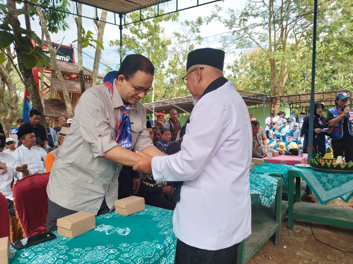 Didoakan Ketua MUI Karanganyar Jateng Pimpin Indonesia, Pengamat: Anies Baswedan Relevan Koreksi Arah Pembangunan dan Demokrasi Indonesia.
 kbanews.com/hot-news/didoa…