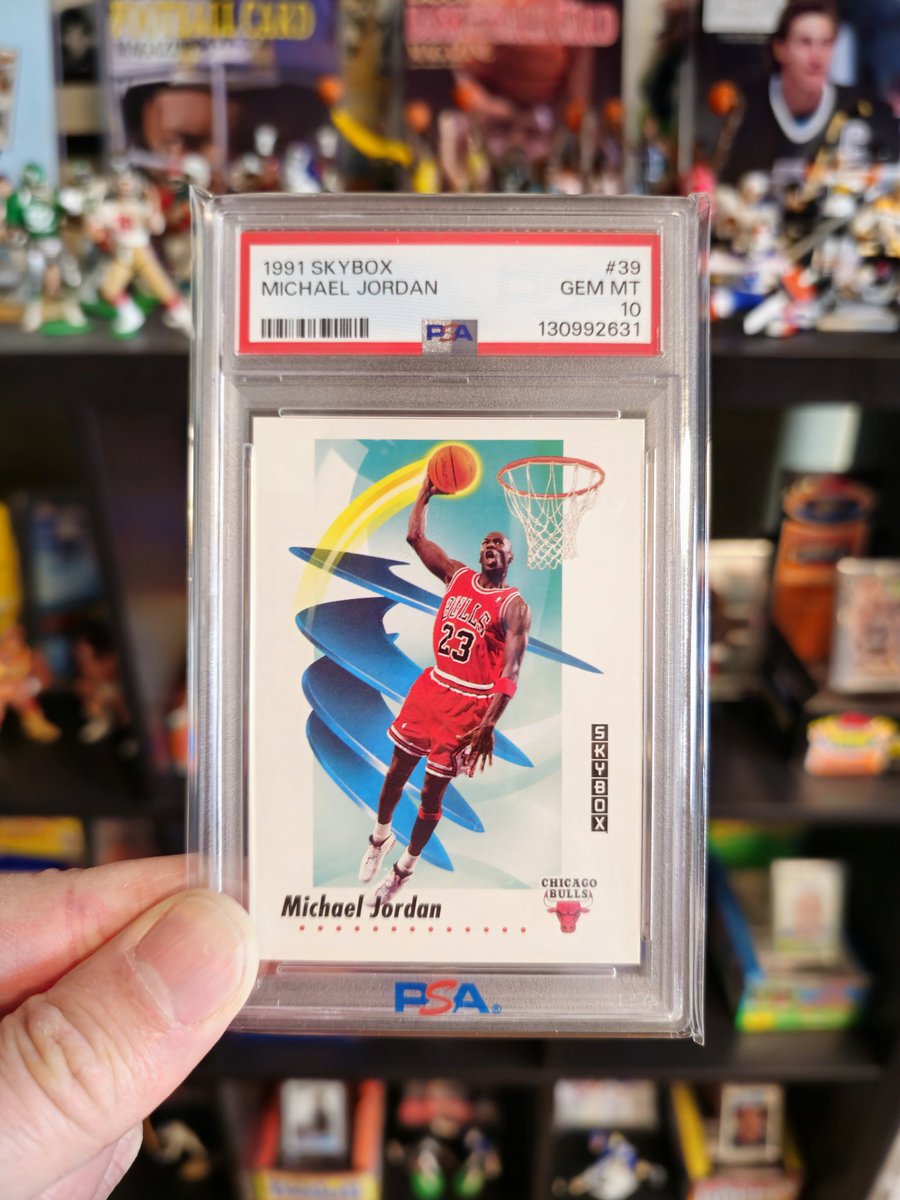 🚨 GIVEAWAY ALERT 🚨

For a chance to win this Michael Jordan 1991 Skybox PSA 10 🐐

Like / Follow / Repost to Enter ♻️

Winner TBA Sunday 2/8 📢