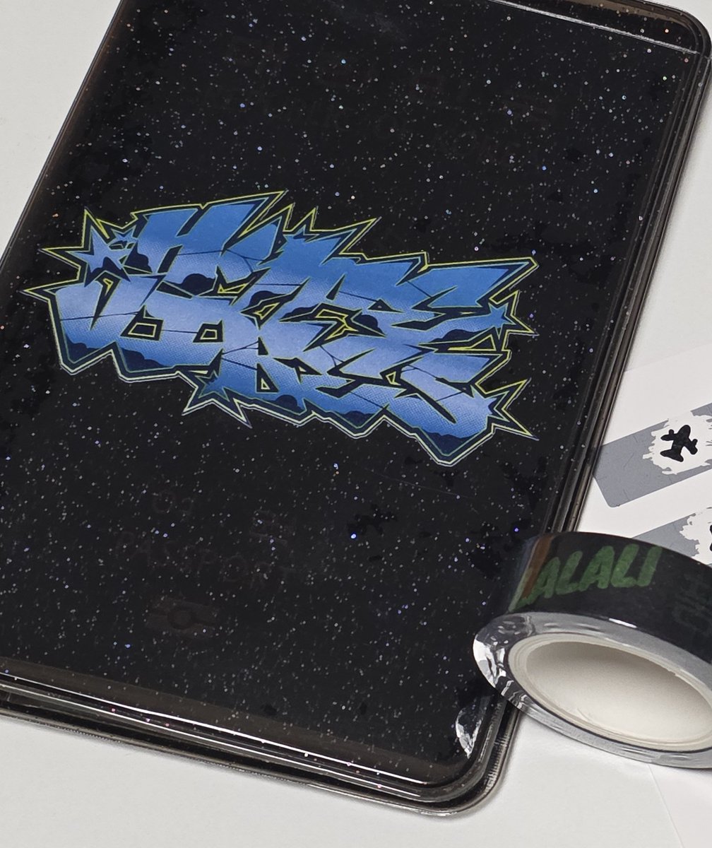 CXM DOUBLE UP 부산콘
📍나눔 일시: 첫콘(13일), 막콘(14일)
📍맞나눔 X
📍알티 팔로우 필요없음

🩷보딩패스 + 럭드
📍양일 각 30장
📍티켓 뒷면 스크래치 긁어서 그림 나오면 당첨
🩵여권 커버 (3명)

나눔은 양일 모두 오후에 시작,
착장 및 위치 당일 타래에 게시
후기 주시면 좋구 아님 말구