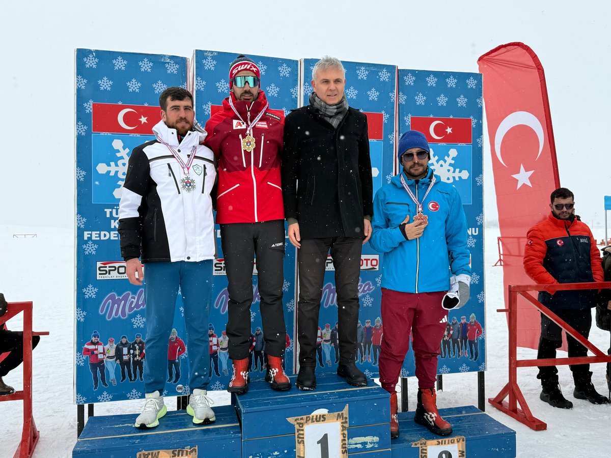 yilmazilhan30's tweet photo. 🎿 Barış ve Kardeşlik Ruhuyla Türkiye Kayaklı Koşu 1. Etap Yarışları Yüksekova’da Gerçekleştirildi
Türkiye Kayak Federasyonu tarafından düzenlenen, 19 ilden yaklaşık 257 sporcunun katılımıyla gerçekleştirilen Kayaklı Koşu Barış ve Kardeşlik 1. Etap Yarışları, ilçemizde büyük bir heyecan ve coşkuyla tamamlandı.

Yarışlar sonunda dereceye giren sporcularımıza ödülleri,
Yüksekova Kaymakamımız Sayın Mustafa Akın, Cumhuriyet Başsavcısı Sn. Rıza Ünel, AK Parti İl Koordinatörü Sn. @byildiz63, AK Parti İl Başkanı Sn. @kayazeydin, Gençlik ve Spor İl Müdürü Sn. @30Emin_YILDIRIM, İlçe Jandarma Bölük Komutanı Yarbay Sn. Mehmet Kuşca, AK Parti İlçe Başkanı Sn. @BurhanYASAR30 ile protokol üyeleri ve paydaş kurum temsilcilerimizin katılımıyla takdim edildi.

Sporun birleştirici gücünü, barış ve kardeşlik ruhunu Yüksekova’da hep birlikte yaşadığımız bu anlamlı organizasyona ev sahipliği yapmaktan büyük mutluluk ve gurur duyuyoruz.
Başta sporcularımız olmak üzere, organizasyonda emeği geçen tüm kurum ve paydaşlara teşekkür ediyor, tüm sporcularımızı yürekten tebrik ediyoruz.
@OA_BAK 
@alicelik_64 
@kayakfed 
@30Emin_YILDIRIM 
@TCyuksekova 
@sabridemir30 
@guldalfahri1
