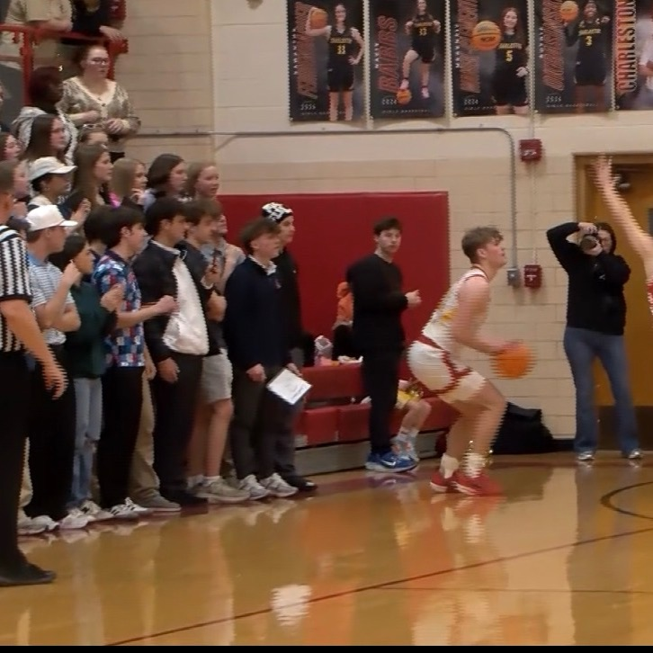 CharlestonCusd1's tweet photo. On January 30, Tyler Oakley became the Charleston High School boys basketball leading scorer by scoring the 1463rd point of his career. In fitting fashion, Tyler hit a kick out three in front of the roaring Grateful Red! Congratulations Tyler on this outstanding accomplishment! https://t.co/lWLxJYkg60