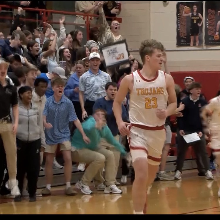 CharlestonCusd1's tweet photo. On January 30, Tyler Oakley became the Charleston High School boys basketball leading scorer by scoring the 1463rd point of his career. In fitting fashion, Tyler hit a kick out three in front of the roaring Grateful Red! Congratulations Tyler on this outstanding accomplishment! https://t.co/lWLxJYkg60