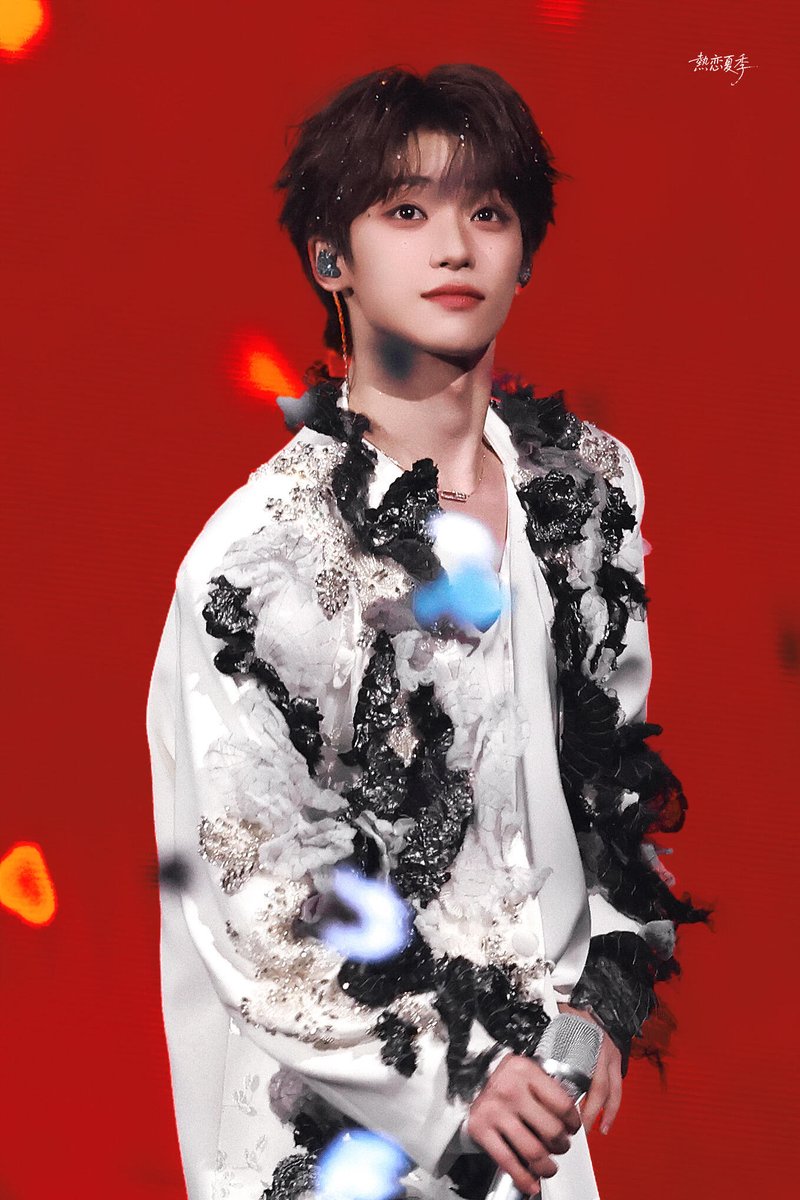 swimziyu's tweet photo. 유니들 쳐다보는 즈위 눈은 진짜 영원히 좋을듯🥹 https://t.co/91qWyow5fR