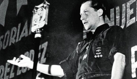 "El capitalismo ha ido sustituyendo a la propiedad del hombre por la propiedad del capital".

José Antonio Primo de Rivera