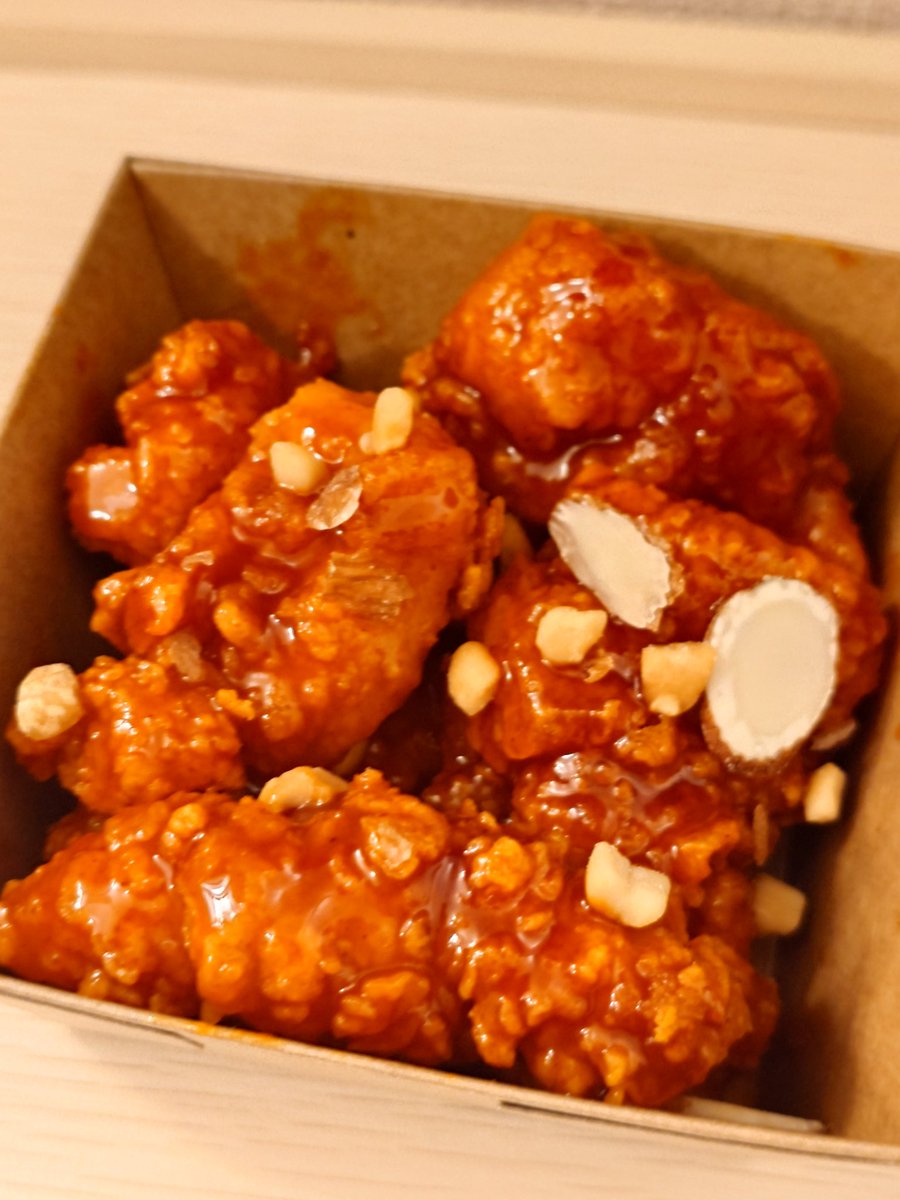 ヤンニョムチキンで晩酌始めます🍺🤤 #ソウル