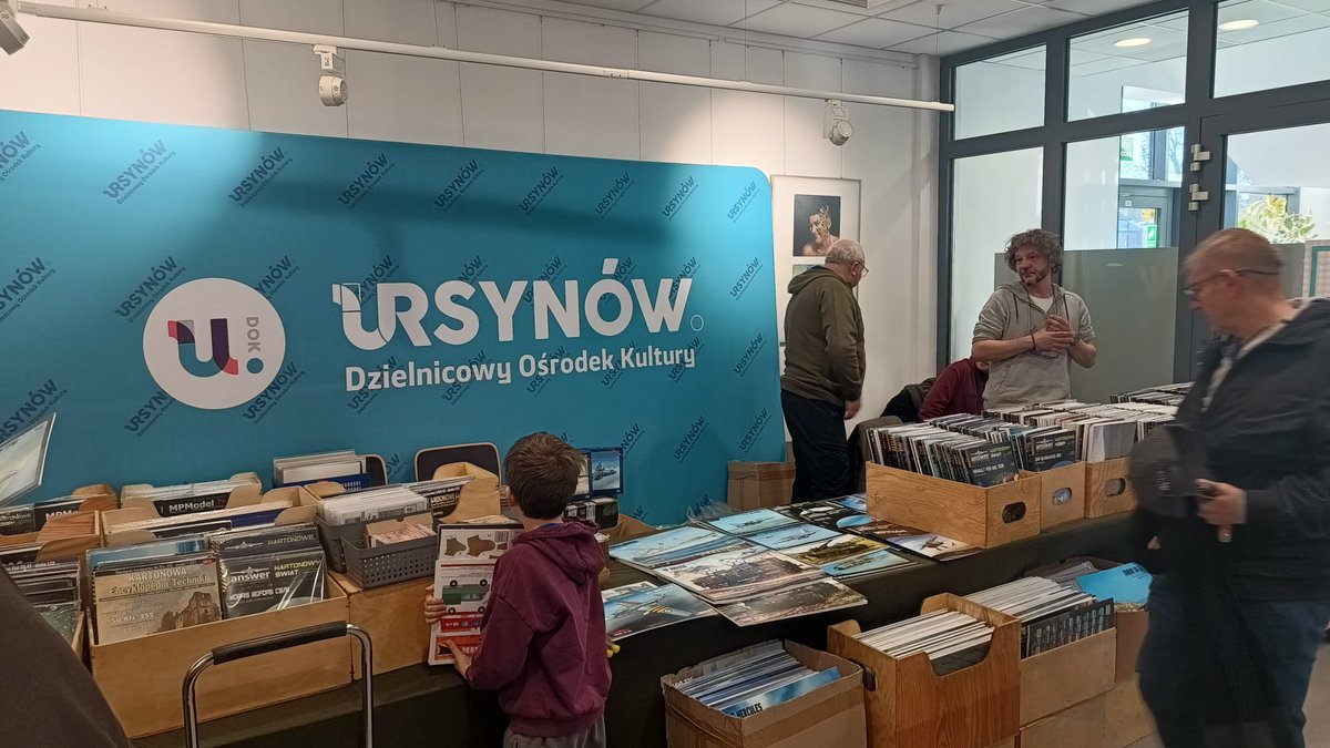 DokUrsynow's tweet photo. IV #Konkurs Modelarski „Kartonowa Syrenka 2026” 
Zapraszamy na #Kajakowa 👍
Na wystawie zobaczycie dziesiątki niesamowitych modeli – dopracowanych w każdym detalu i ocenianych przez komisję sędziowską.
Finał i wręczenie nagród już jutro w godz. 13:00–14:00
#DOK #Ursynów https://t.co/rPP7Bkht4J