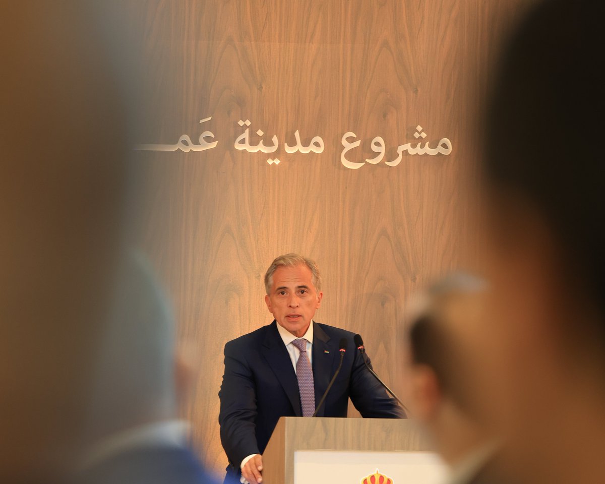 PrimeMinistry's tweet photo. رئيس الوزراء الدكتور جعفر حسَّان يفتتح الجلسات الحواريَّة المتخصِّصة حول مشروع #مدينة_عمرة، بحضور أكثر من 150 خبيراً ومختصَّاً يمثِّلون مختلف القطاعات المعنيَّة. https://t.co/AKRUkrt4GD