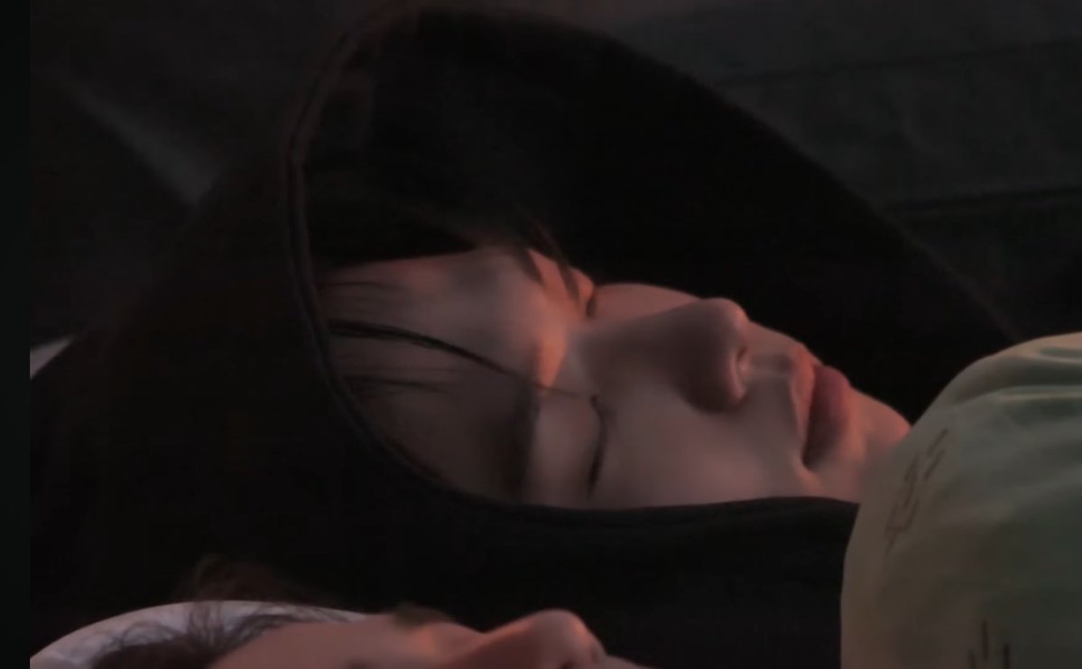 아… 남자 자는모습 너무 잘생갸가지고 얼굴 붉어지고 잠 확깸…..