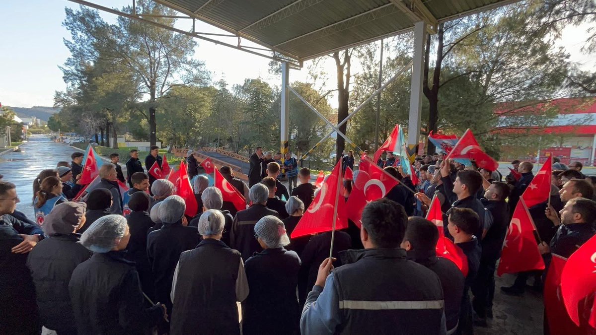 emrah_y_saruhan's tweet photo. Sarten Ambalaj A.Ş. İşyerinde devam etmekte olan 2026-2027 dönemi T.İ.S. Görüşmeleri anlaşma ile sonuçlanmıştır.
Sözleşmemizin detayları hakkında üyelerimize açıklamalarda bulundum. 

Toplu İş Sözleşmesi süresince desteklerini bizden esirgemeyen Sayın Genel Başkanımız Uysal Altundağ'a, Genel Merkez yöneticilerimize teşekkür ederim.

Sarten Ambalaj çalışanlarına ve teşkilatımıza hayırlı olsun.

#LiderimizUysalAltundağ
#İyikiTürkMetalliyim
#TeşekkürlerTürkMetal
#ManisaŞube