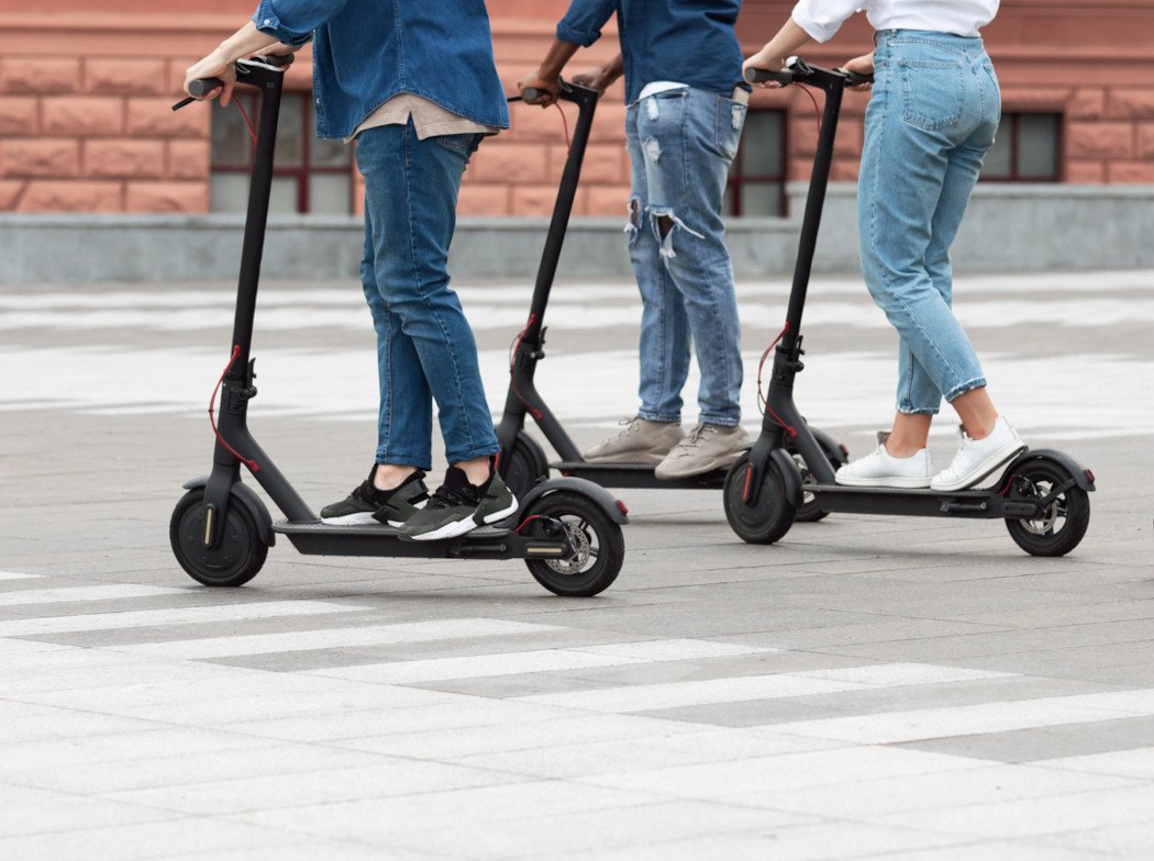 🛴 Desde esta semana, los patinetes deben inscribirse en el Registro Nacional de Vehículos.

📲 En la sede electrónica de <a href="/DGTes/">Dir. Gral. Tráfico</a>.
🏷️ Se obtiene el certificado y la etiqueta identificativa.
⚖️ Circular sin seguro ➡️ sanciones de hasta 800€.

➕ℹ️ f.mtr.cool/kmwfvstmci