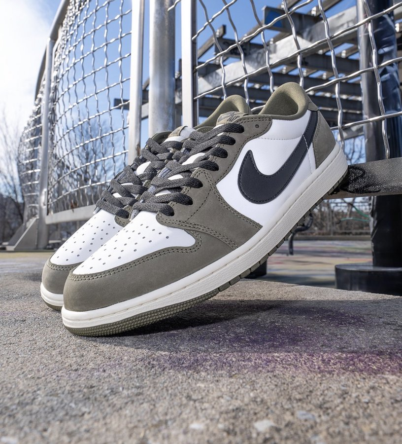 sneakerhuddle's tweet photo. Ad: Air Jordan 1 Low OG 'Medium Olive'

Foot Locker 
MENS https://t.co/NK7jTa8k2P
GS https://t.co/9dREPXl1mc

Champs 
MENS https://t.co/toLEaYnqZN
GS https://t.co/yrjXKB1Ssv

Kids Foot Locker https://t.co/o2OtDKue5S https://t.co/TNn4tE437z