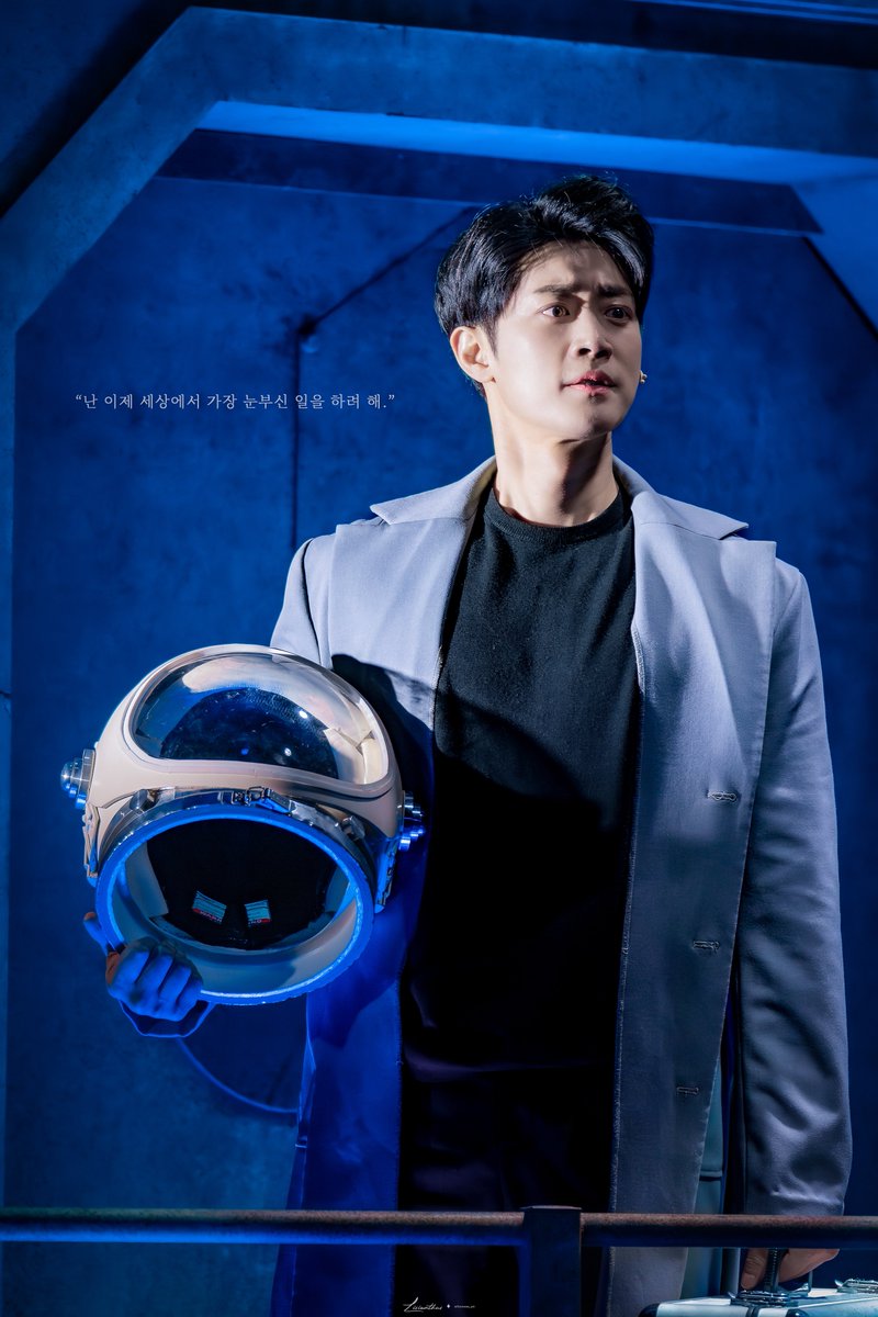 260131(1) 로빈
스페셜 커튼콜 | 로빈에게

로빈 役 #박영수

"난 이제 세상에서 가장 눈부신 일을 하려 해."