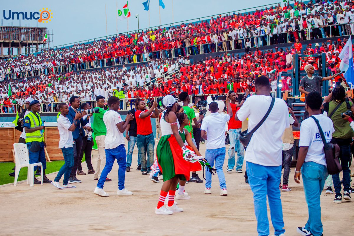 Kirikou ahejeje kubica biracika kuri Stade Intwari aho yinjiye mu modoka bita “Tingatinga”.

Kurikirana ku rubuga rwacu rwa Facebook ivyo birori uko biriko biragenda.

<a href="/Sir_Umuhirwaa2/">umuhirwa 2 😎🤞🏽</a> 
<a href="/KGDarrr/">KK. Dar🇧🇮</a> 
<a href="/burundionthemap/">Burundi On The Map</a> 
<a href="/ElsieGretta/">Elsie Gretta Burundi🇧🇮</a> 
#burundi 
#stadeIntwari 
#Ouverture