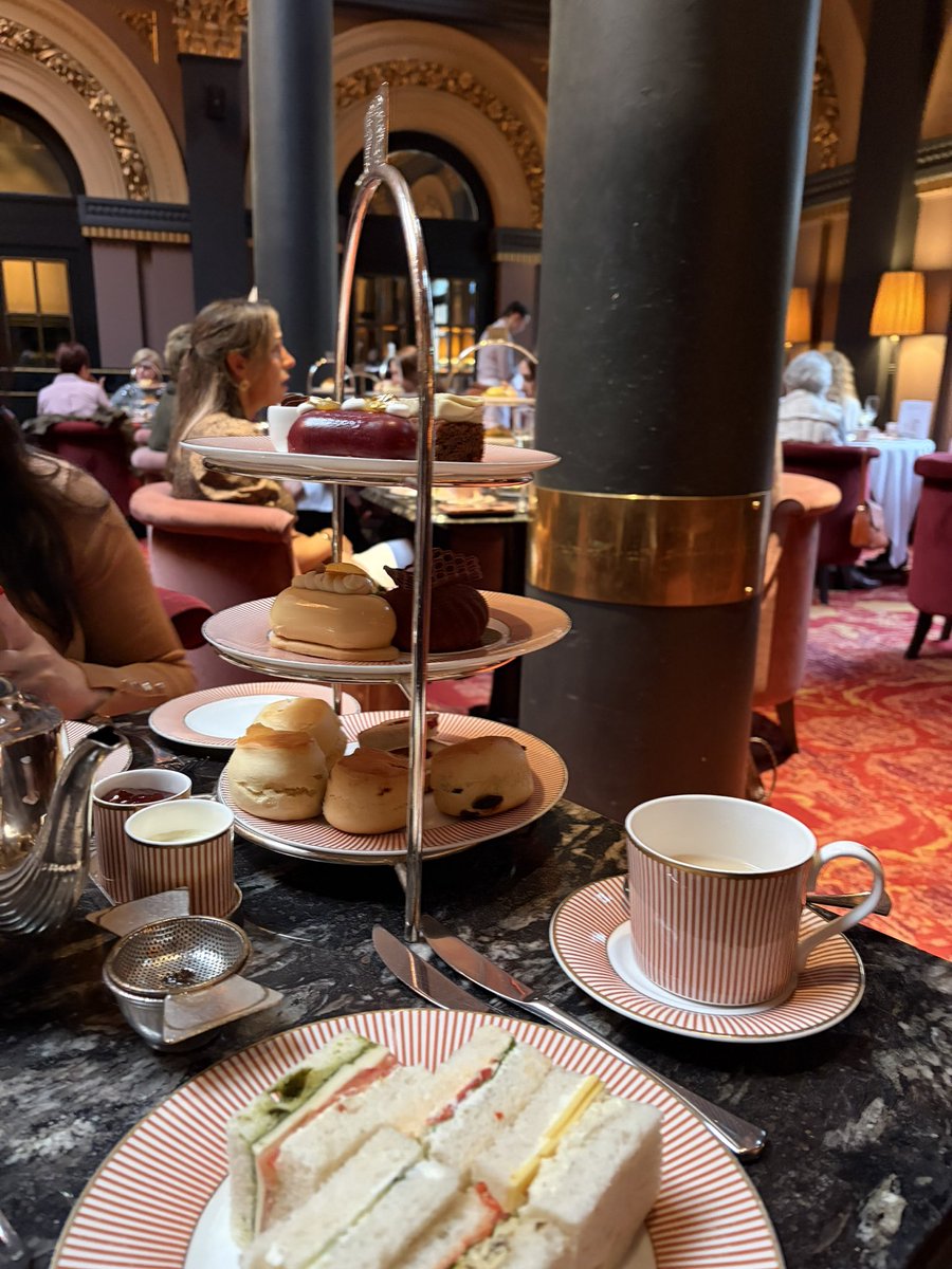 caspertopcat's tweet photo. A lovely way to spend a rainy #Caturday #afternoontea #MerchantHotel #Belfast ❤️ https://t.co/nax54UQ7hX