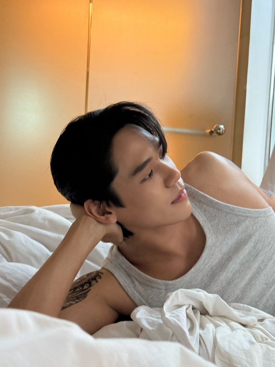 สุดหล่อ หันมาหน่อยค้าบ
#FoureverYouP2Q27
<a href="/legendngern/">อาทิตย์ ลูก ดิเรก</a>