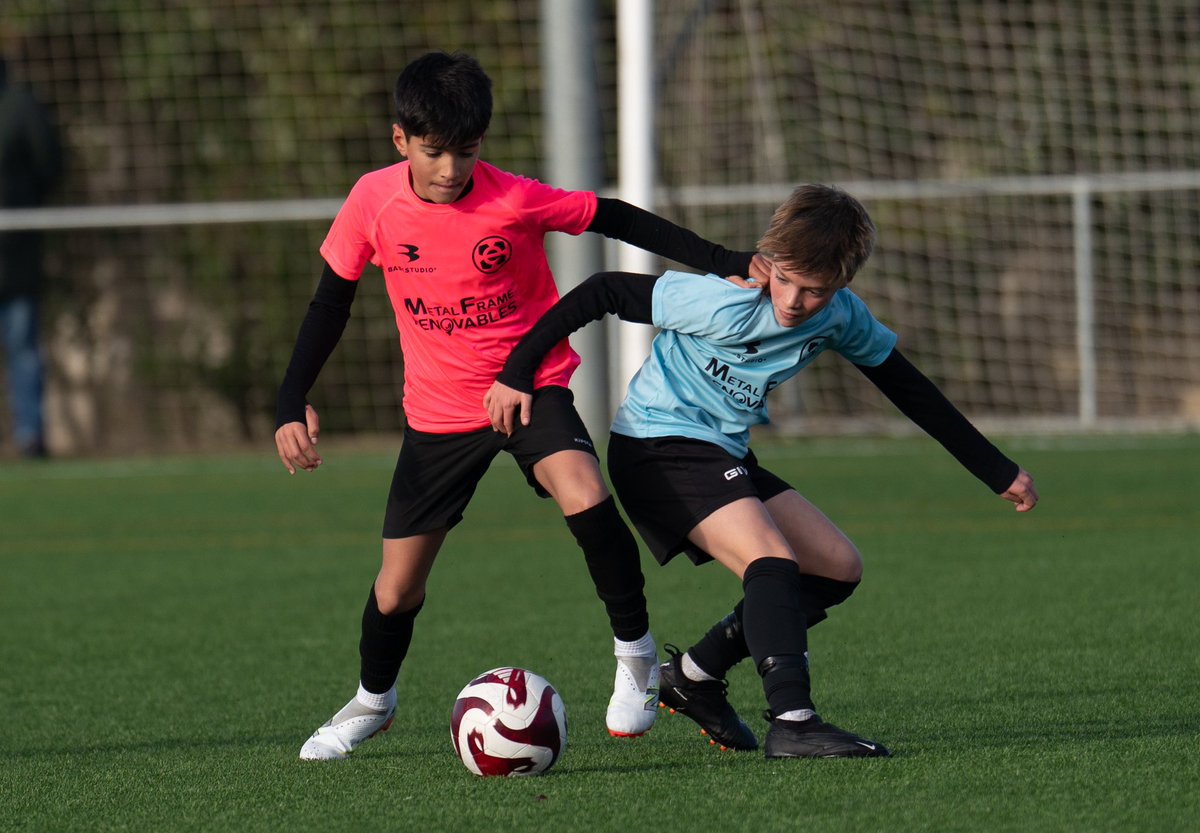 FedExFutbol's tweet photo. ⚽ | #FútbolBase |

📸Algunas imágenes de la 🏆𝐂𝐎𝐏𝐀 𝐌𝐄𝐓𝐀𝐋 𝐅𝐑𝐀𝐌𝐄 de Selecciones Comarcales Alevín F7 que se está celebrando en 📍Bienvenida.

✨¡Talento puro que irá directo a la Selección EXTREMEÑA Sub-12!

🚀Con el impulso de @metalframereno1

#Extremadura💚🤍🖤
#JugamosEnEquipo