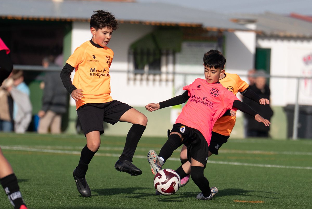 FedExFutbol's tweet photo. ⚽ | #FútbolBase |

📸Algunas imágenes de la 🏆𝐂𝐎𝐏𝐀 𝐌𝐄𝐓𝐀𝐋 𝐅𝐑𝐀𝐌𝐄 de Selecciones Comarcales Alevín F7 que se está celebrando en 📍Bienvenida.

✨¡Talento puro que irá directo a la Selección EXTREMEÑA Sub-12!

🚀Con el impulso de @metalframereno1

#Extremadura💚🤍🖤
#JugamosEnEquipo