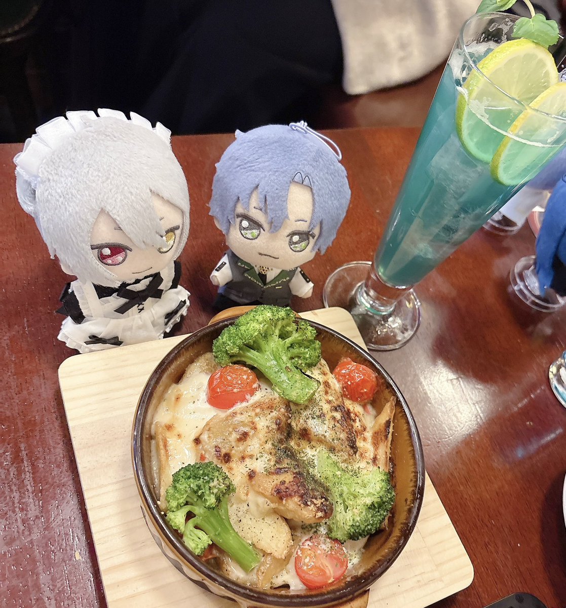 mhyk0113's tweet photo. ご飯めちゃめちゃ美味しかった〜🍸✨
前回のコラボの時はアプリ始めたてで賢者様と一緒に行けなかったから今回一緒に行けて嬉しい😭 https://t.co/SfRIudLgOZ
