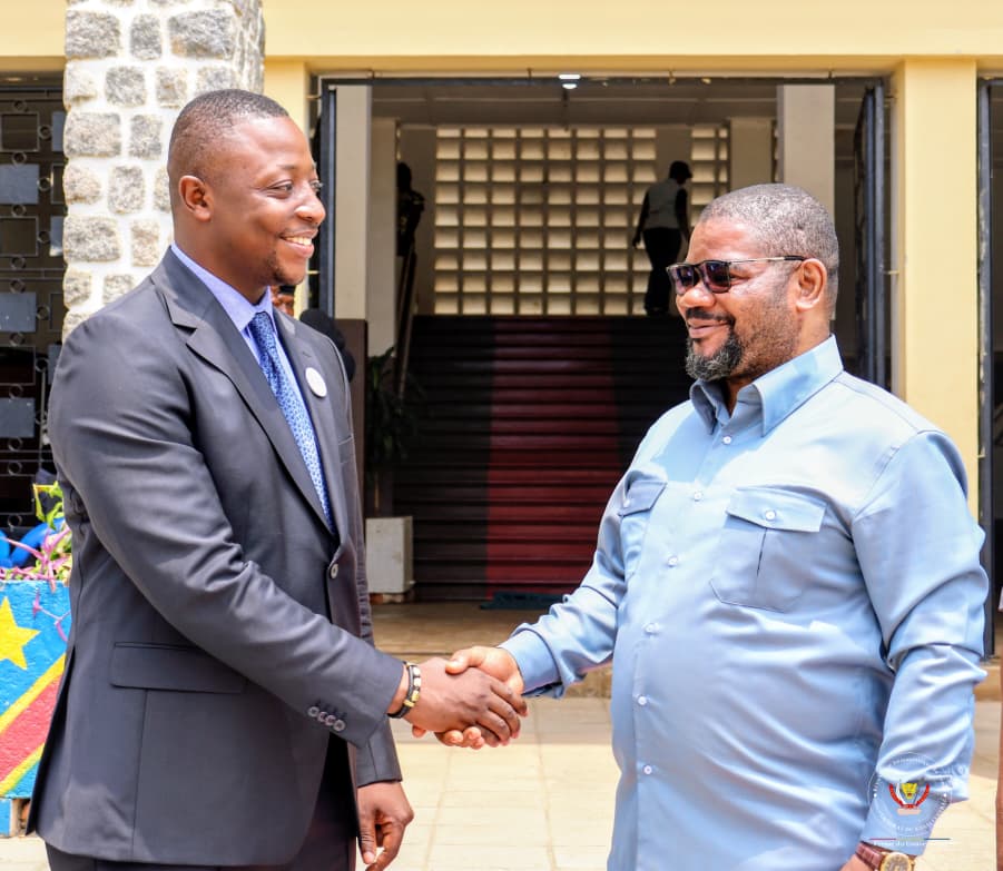 Kasaï-Central à Kananga. Nous avons été reçus en audience par le Vice-Gouverneur de province. Au menu des échanges : le plaidoyer pour l’octroi des frais de fonctionnement au Conseil Provincial de la Jeunesse, la spoliation des terrains de la jeunesse par des privés, ainsi que