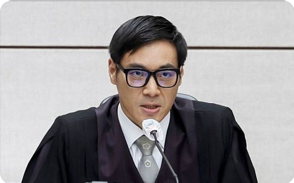 좌파집안 답게..  정치판결한 백대현

좌파에 부역한 이런 인간들의 미국제재 받는것에 동의 하신다면 이글을 널리 잔파해 주세요.

<a href="/GordonGChang/">Gordon G. Chang</a>
<a href="/DrTaraO/">Tara O</a> 
@cia
<a href="/StateDept/">Department of State</a>