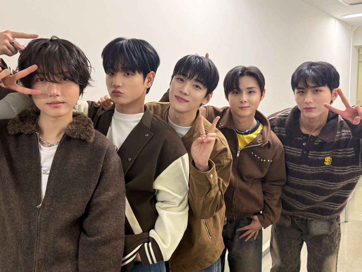 [📸] 260131

오늘도 즐거웠다! 
내일은 더 즐거운 일 가득하게 해주세요🤍

今日も楽しかった！ 
明日はもっと楽しいこといっぱいにしてください🤍

#DKZ #디케이지