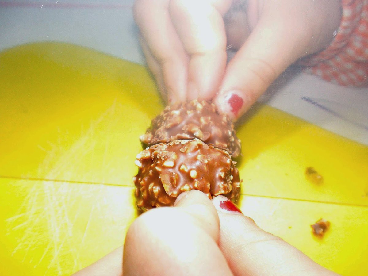 EUCOCINOCOCINAS's tweet image. Explorar la #simetría con espejos transforma una idea abstracta en una experiencia inmediata. Cuando los niños ven cómo el espejo “completa” lo que falta, empiezan a comprender que las figuras tienen un equilibrio interno que pueden #descubrir,#manipular ycrear.#IdeasParaElAula