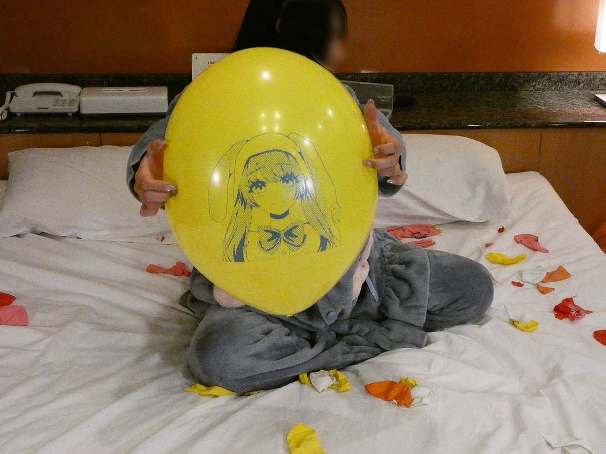 本日Kさんと撮影に行ってきました。早ければ明日頒布開始できる見込みです。（Kさんのうさみみ風船遊び）