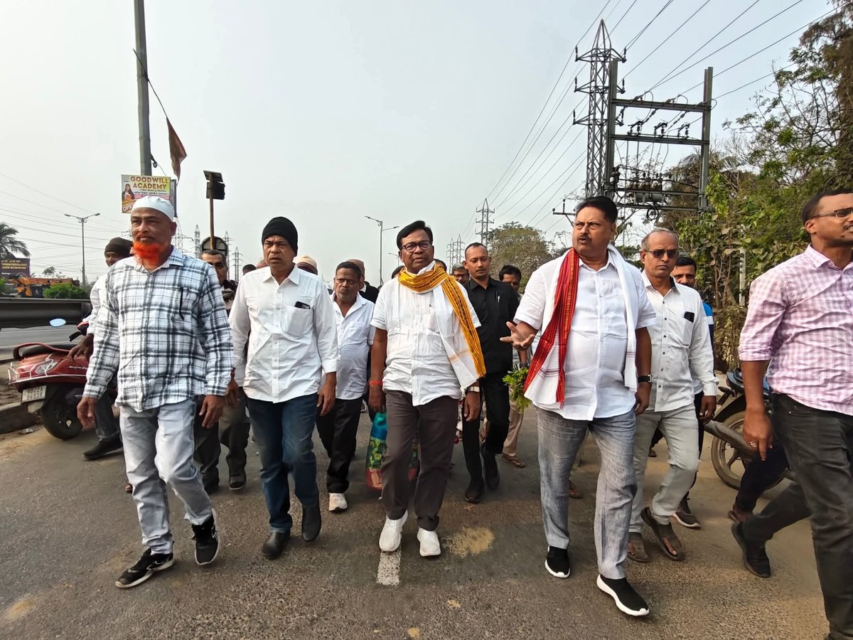 AsitPofficial's tweet photo. ଭଦ୍ରକରେ ଗାନ୍ଧୀ ପଥେ ଓଡ଼ିଶା ପଦଯାତ୍ରାରେ ଯୋଗଦେବା ଅବସରରେ @INCOdisha ର ସଭାପତି ଶ୍ରୀ @BhaktaCharanDas ଙ୍କୁ ଭଦ୍ରକ ସର୍କିଟ ହାଉସ୍ ଠାରେ ଦଳର ନେତୃବୃନ୍ଦ ଓ  କାର୍ଯ୍ୟକର୍ତ୍ତାମାନଙ୍କ ଦ୍ଵାରା ସ୍ୱାଗତ ସମ୍ବର୍ଦ୍ଧନା।
#Bhadrak #GandhiPatheOdisha #Odisha https://t.co/PBFt1YuZjK
