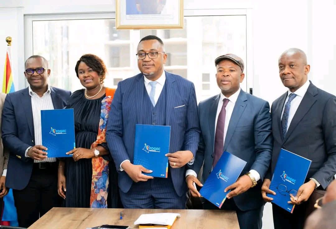 DidaMasambi's tweet photo. *DONATION D’UN MILLION USD AU FOGEC :
AMISI MAKUTANO, L’HOMME DE CONFIANCE QUI OUVRE LA VOIE À L’INVESTISSEMENT NATIONAL* https://t.co/e0UZBHFRAw