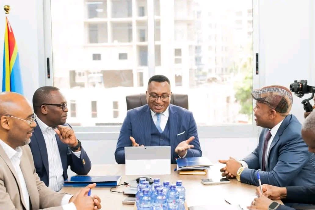 *DONATION D’UN MILLION USD AU FOGEC :
AMISI MAKUTANO, L’HOMME DE CONFIANCE QUI OUVRE LA VOIE À L’INVESTISSEMENT NATIONAL*