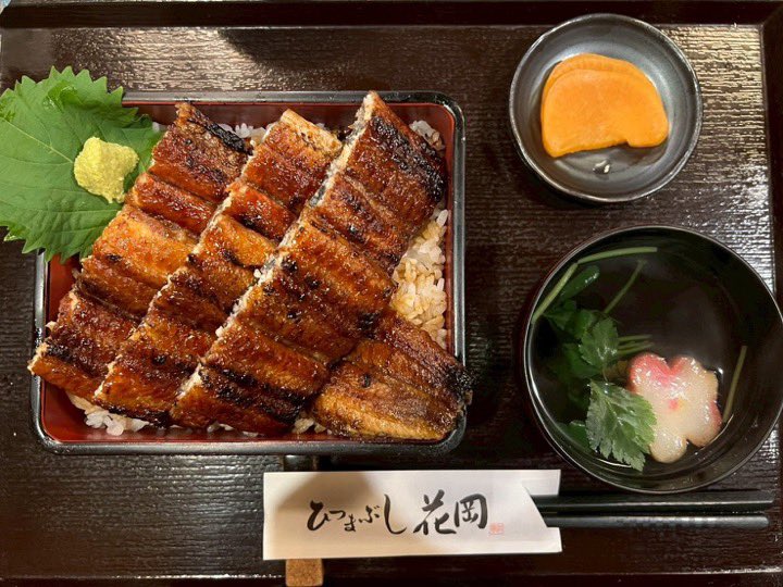 hiro1980628's tweet photo. 個人的に1番美味しいと思ってる名古屋のうなぎ屋。表面カリッと香ばしくて中はとろとろふわふわ。タレも甘すぎず上品で、薬味→お出汁で三段階の味変が楽しめる。名古屋行ったら絶対ここ！って何度もリピする美味しさ。とにかく食べてみて欲しい。
🏠ひつまぶし花岡
📍名古屋市中区栄3-8-15-2F https://t.co/wIErceU4wp