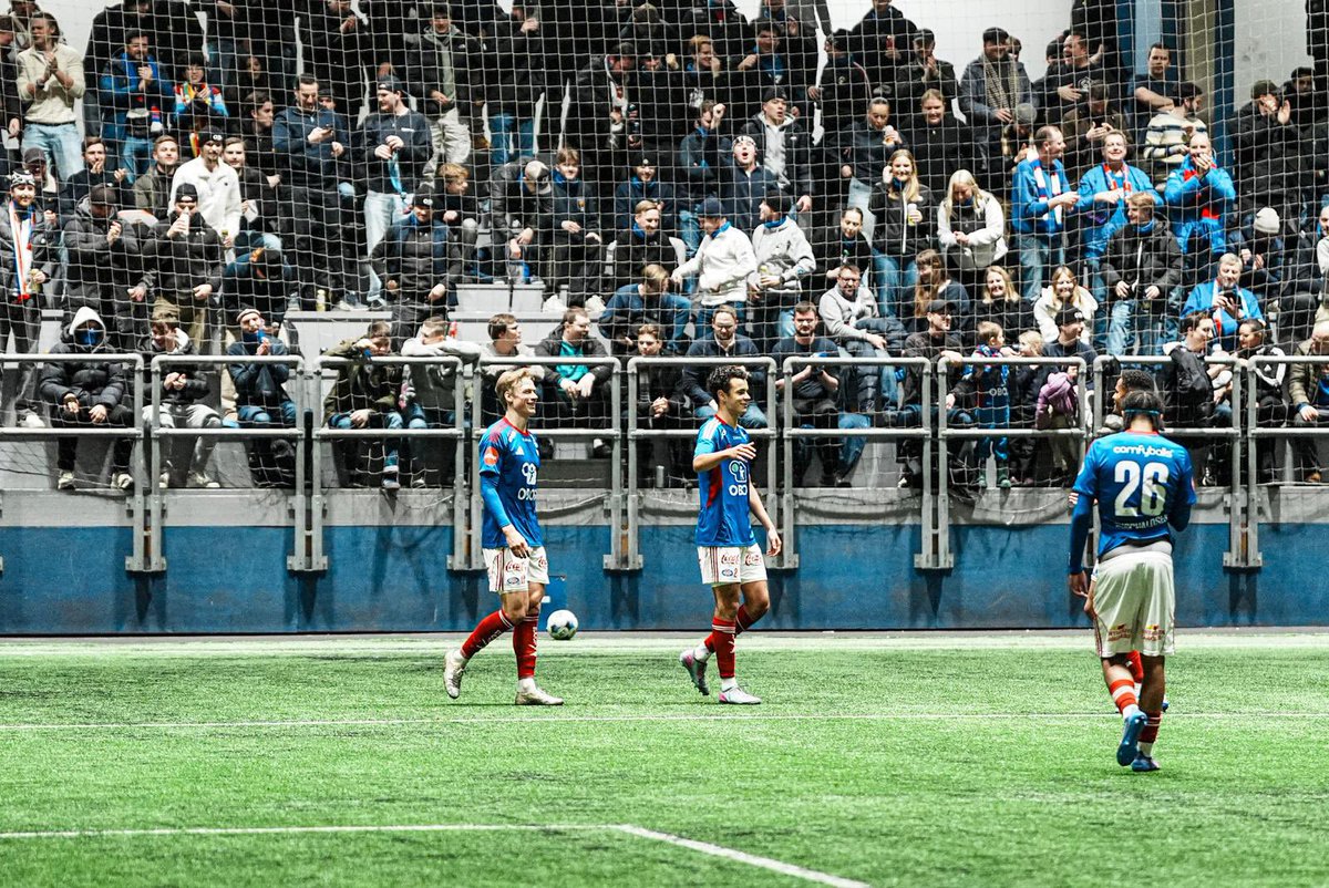 AndreasAalbu's tweet photo. En 14-åring som scorer mål, Filip Thorvaldsen som driver egen idrett, Sæter med første i kongeblått og @Finskeen på jobb 😍 Fin fredagskveld i Vallhall! 

Og btw - under 50 sesongkort igjen på @oestblokka! https://t.co/9R5HoP8xM4