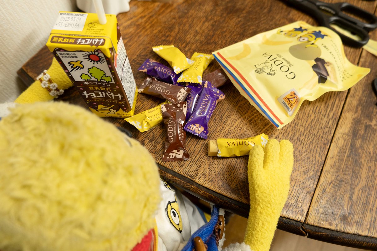 だいぶまえのバナナー！ゴディバとミニオンさんのコラボと、チョコバナナとうにゅう！ #えりくのおやつ

バナナあじたべて、ほかのはむちとガラナさんにあげたからねえー