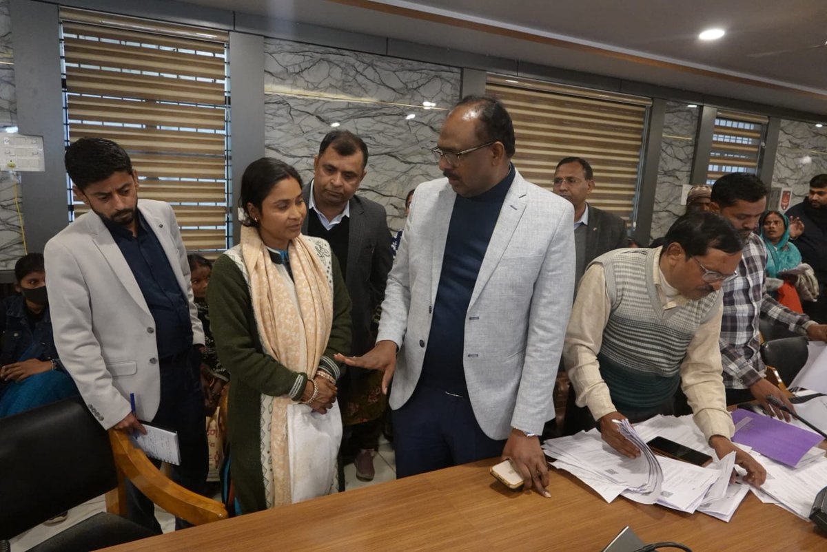 deo_maharajganj's tweet photo. जनपद में लगभग 30% सुनवाई कार्य पूर्ण हो चुका है।
साथ ही आज जनपद के सभी बूथों पर विशेष मतदाता पंजीकरण अभियान संचालित है, जिसमें पात्र मतदाता फॉर्म-06 से पंजीकरण तथा फॉर्म-07/08 के माध्यम से संशोधन कर सकते हैं।
#SIR #Maharajganj #VoterList #NoMapping #DEO
@ceoup @ECISVEEP https://t.co/BOVvnQ7J7g