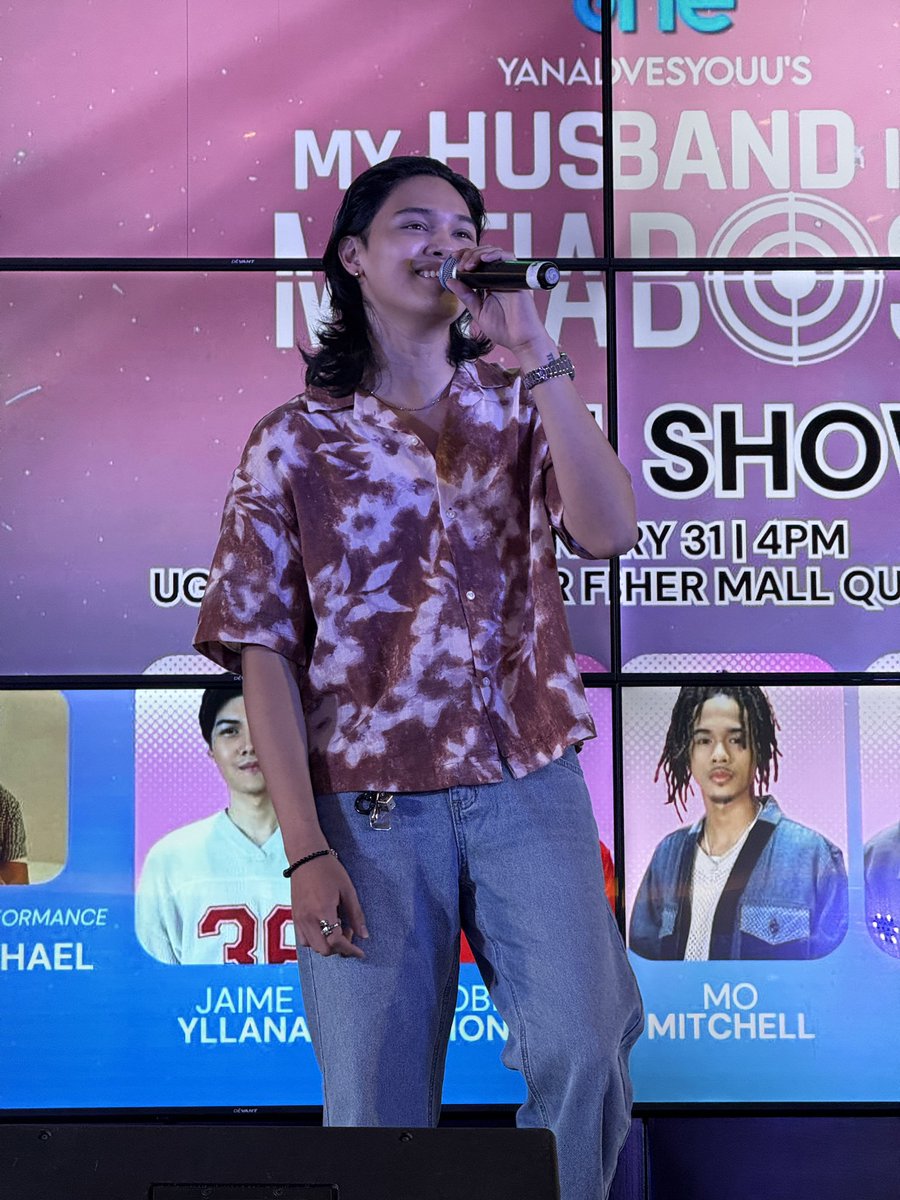 StudioVivaPH's tweet image. [NOW HAPPENING:] R-Ji Lim at #MyHusbandIsAMafiaBoss mall show here at Fishermall Quezon Ave. 

‘My Husband Is a Mafia Boss’ soon on Viva One.

#MHIAMBMallShow #StudioViva #VivaOne