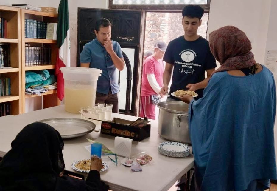 HFI1995's tweet image. This weekend, HF volunteers in #Mexico have been cooking and distributing #meals for vulnerable people in Santiago de Queretaro