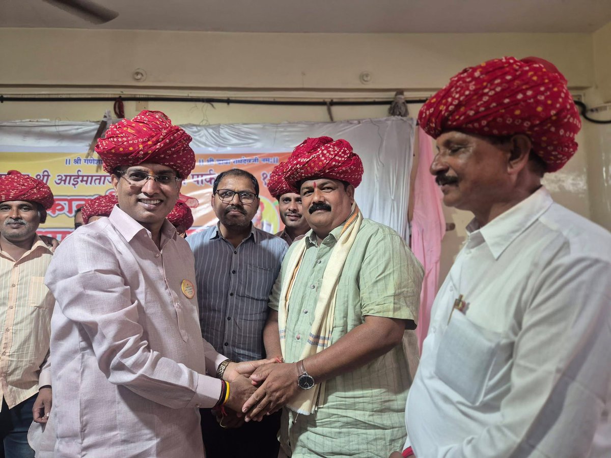 BobbyTingre's tweet photo. एकादशी निमित्त आयोजित उज्वना उत्सव कार्यक्रमासाठी
आम्हाला सन्मानपूर्वक आमंत्रण देण्यात आले.
या प्रसंगी समाजाच्या वतीने आमचा सत्कार करण्यात आला,
हा क्षण आमच्यासाठी अत्यंत गौरवास्पद व भावनिक ठरला.
या वेळी आमच्यासोबत नगरसेविका मा. संगीता ताई दांगट
यांची उपस्थिती लाभली…… https://t.co/fvRgQ94DwX